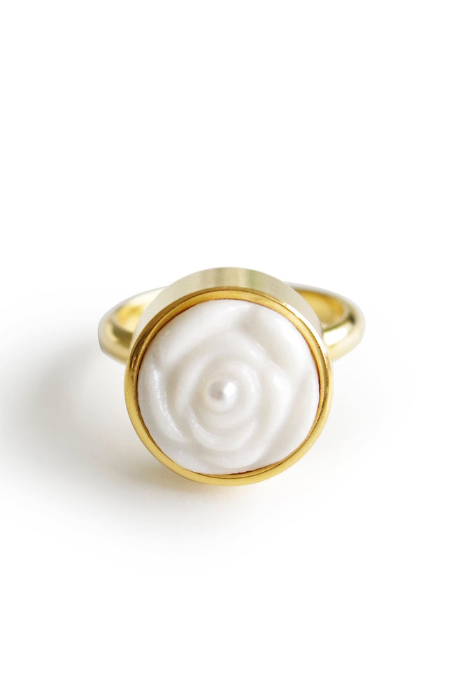 Poporcelain | Rose with Pearl Ring
