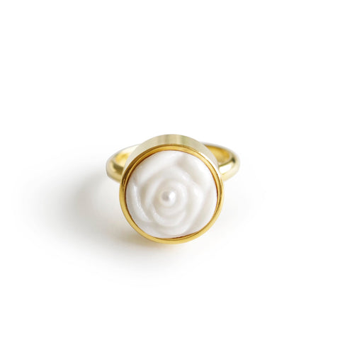 Poporcelain | Rose with Pearl Ring