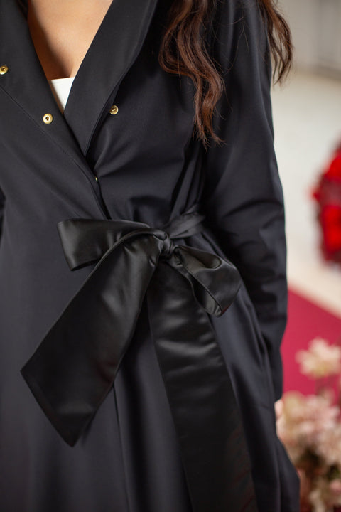 Black water-resistant bow.