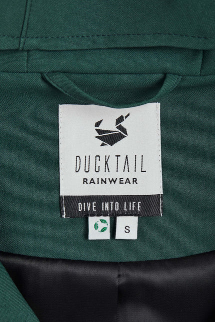 Ducktail Rainwear I ZIELONY PŁASZCZ PRZECIWDESZCZOWY Z ROZKLOSZOWANIEM - materiały z recyklingu