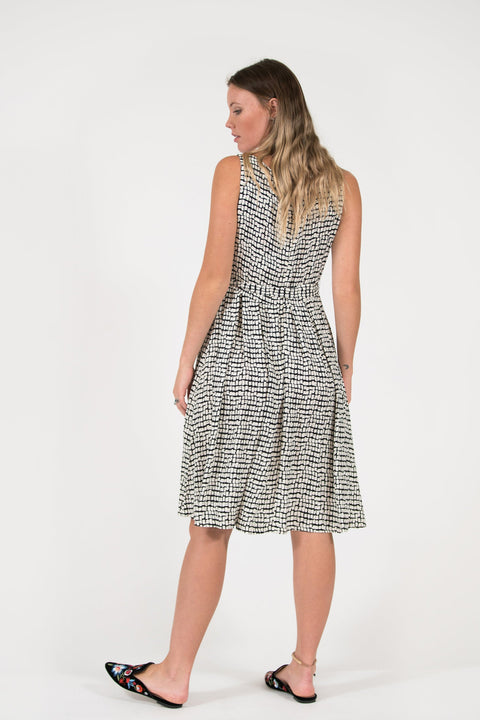 Violet Fish I Isabella Sukienka - biały prostokąt