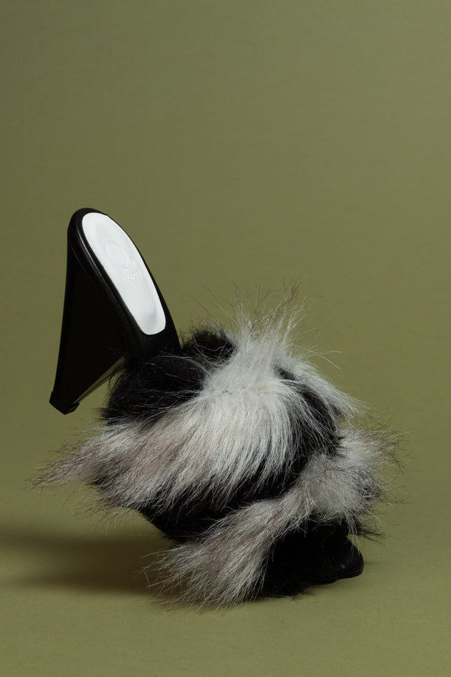 O2 Monde | Veles Sandals fur black & white