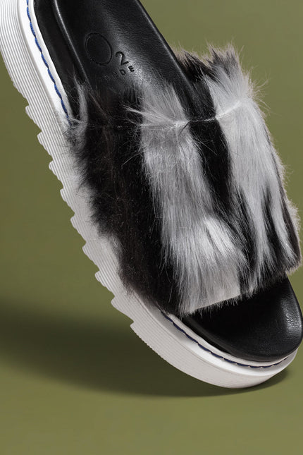 O2 Monde | Flora Flip Flops black fur
