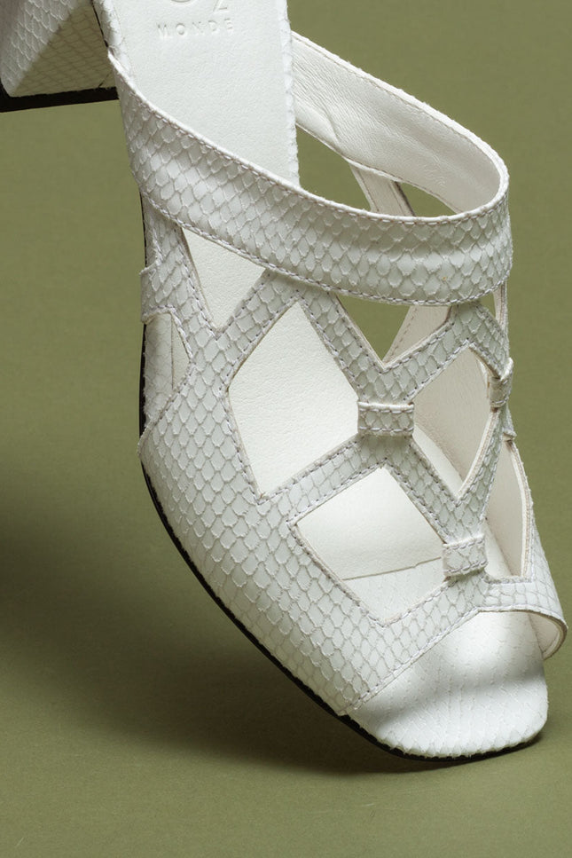 O2 Monde | Paula Slippers white snake