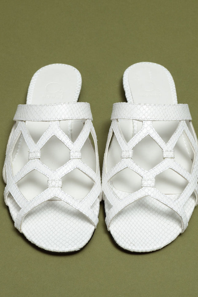 O2 Monde | Leela Slippers white