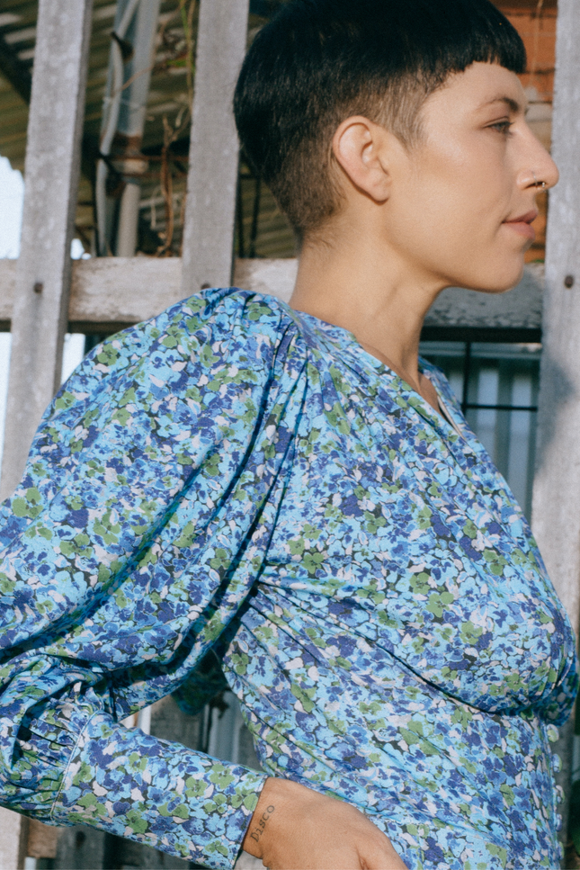 State Of Georgia I BOWIE BUTTON UP TOP - Floral Explosion Blue