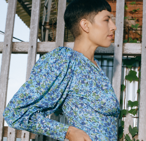 State Of Georgia I BOWIE BUTTON UP TOP - Floral Explosion Blue