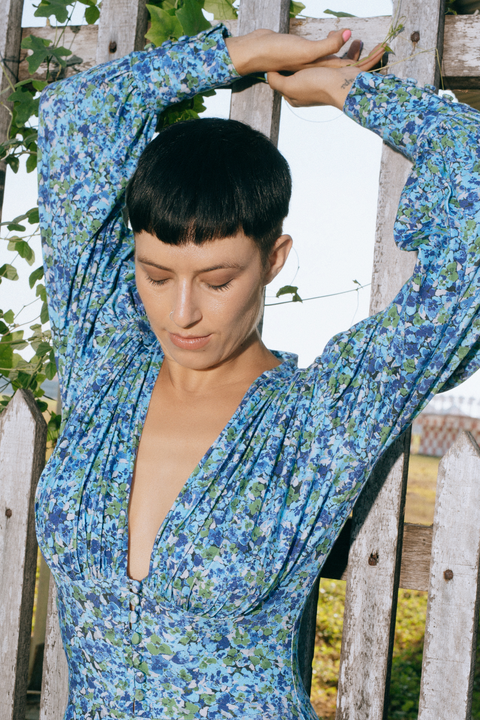 State Of Georgia I BOWIE BUTTON UP TOP - Floral Explosion Blue