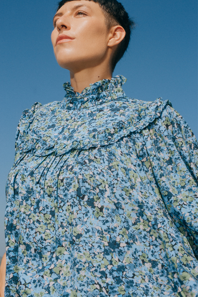 State Of Georgia I THE JONI TOP - FLORAL EXPLOSION BLUE
