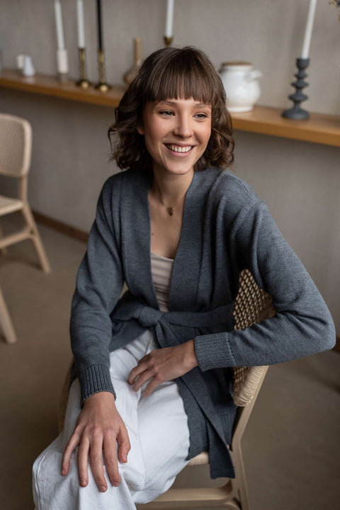 Monala | Kardigan z wełny merino z paskiem