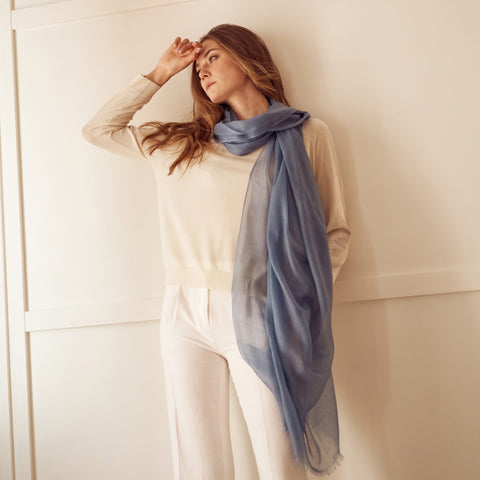 Bel Cashmere | Fular ultra fino de cashmere en color azul