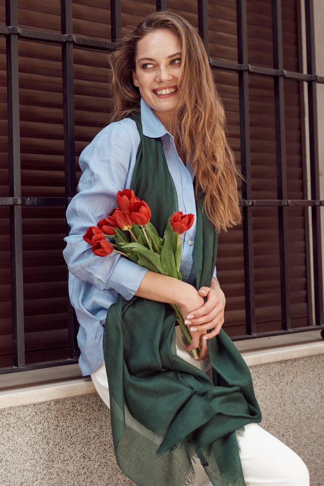 Bel Cashmere | Fular ultra fino de cashmere en color verde oscuro