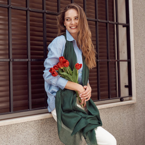 Bel Cashmere | Fular ultra fino de cashmere en color verde oscuro