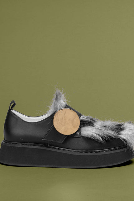 O2 Monde | Surya Loafers black fur