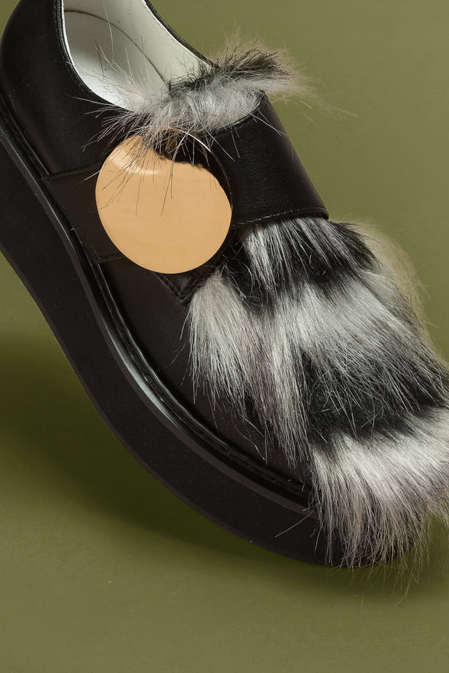 O2 Monde | Surya Loafers black fur