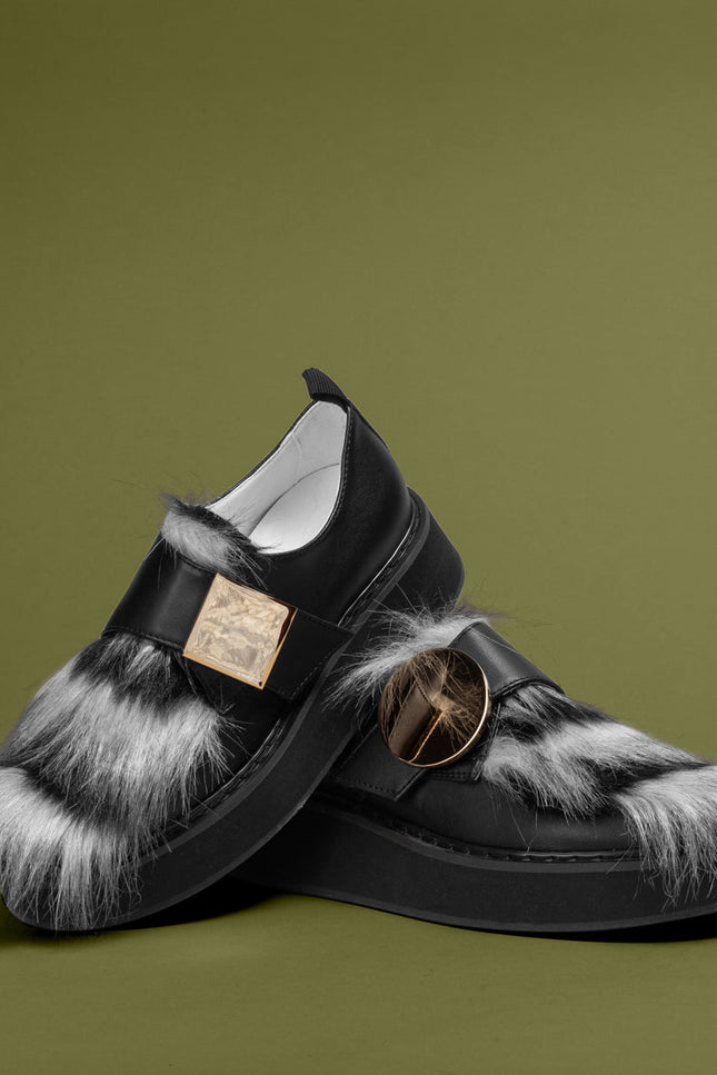 O2 Monde | Surya Loafers black fur