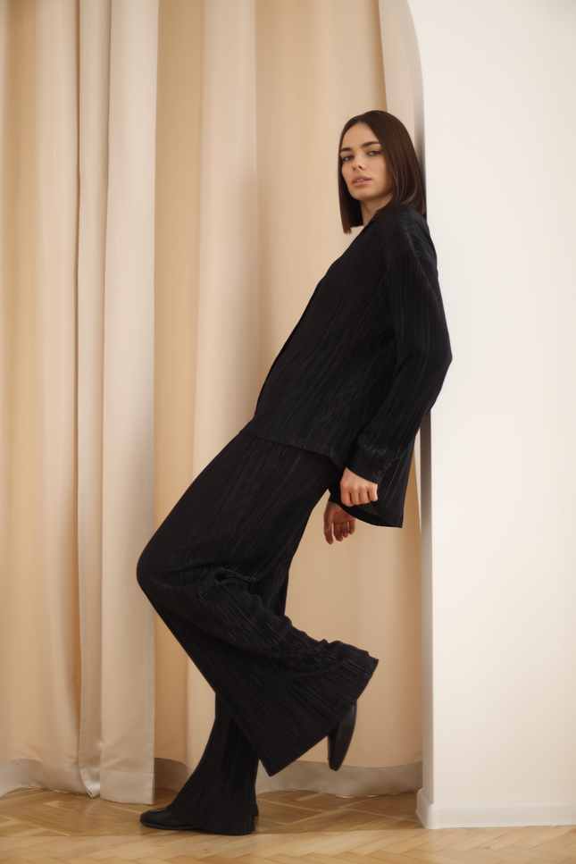 BÚDZIKO | AMELIA BLACK PLEATED SHIRT