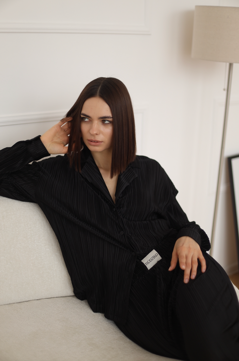 BÚDZIKO | AMELIA BLACK PLEATED SHIRT