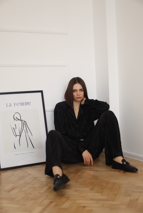 BÚDZIKO | AMELIA BLACK PLEATED TROUSERS