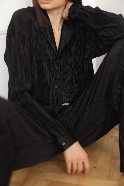 BÚDZIKO | AMELIA BLACK PLEATED SHIRT