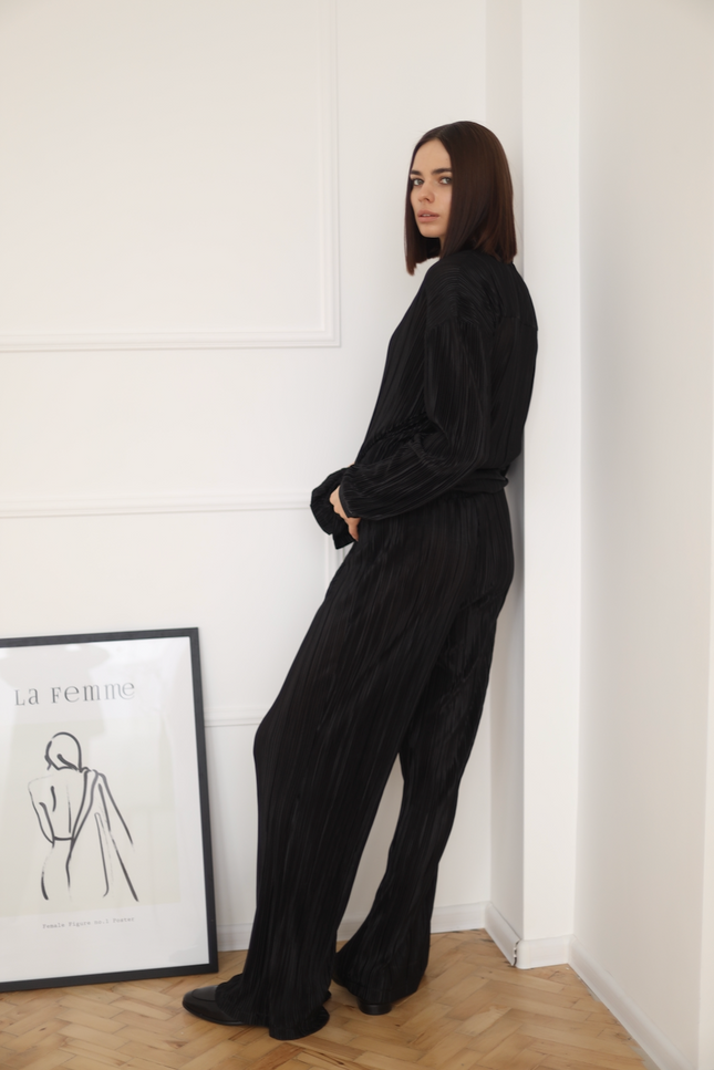 BÚDZIKO | AMELIA BLACK PLEATED SHIRT