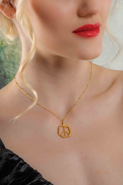 Model wearing Silver Granulated Harmony Necklace by arvino.