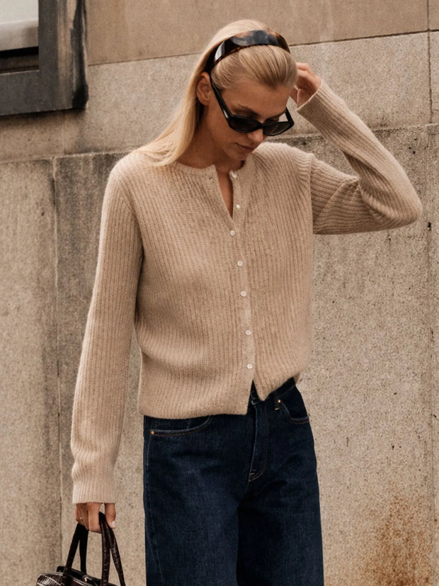 <h3>KNITWEAR</h3>