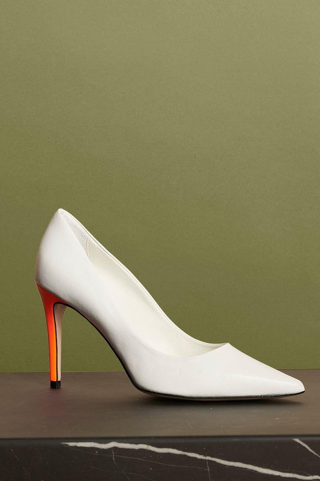 O2 Monde | Sunita Pumps white velvet