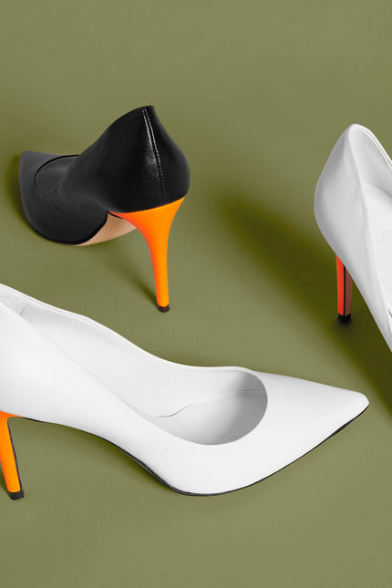 O2 Monde | Sunita Pumps white velvet