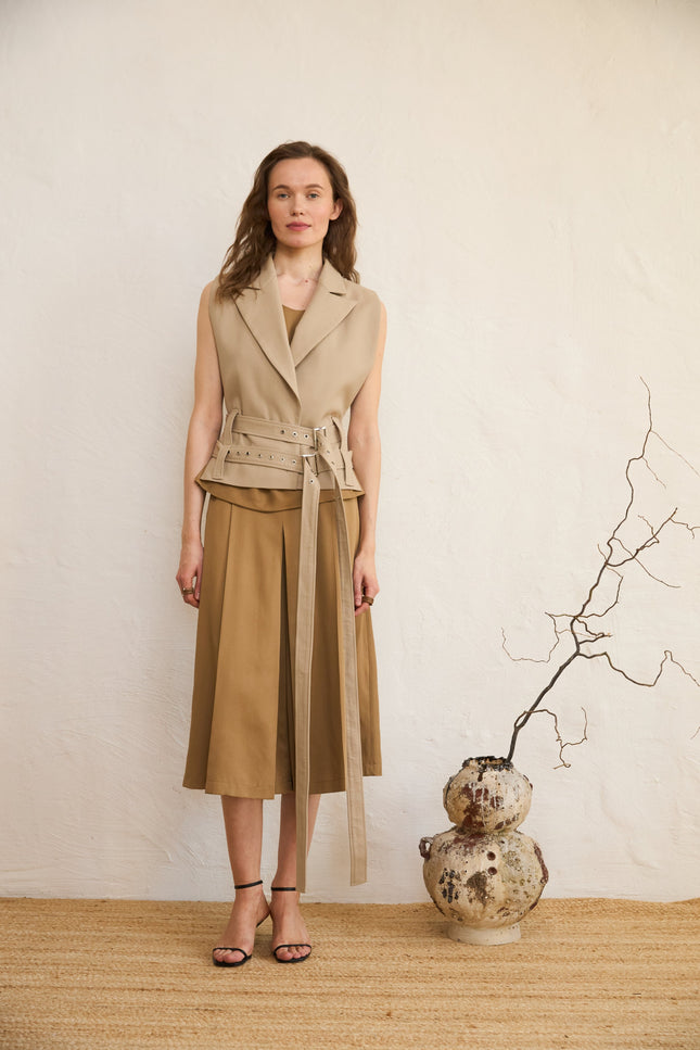 Tencel Midi Shorts are a sophisticated take on everyday comfort, blending effortless style with a sustainable edge