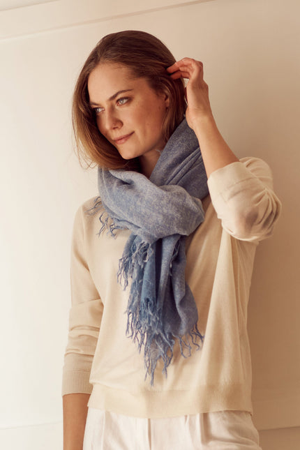 Bel Cashmere | Fular de cashmere fino con flecos azul desgastado