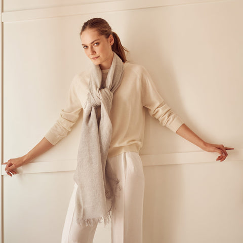 Bel Cashmere | Fular de cashmere fino con flecos gris