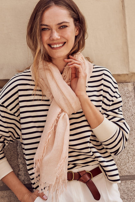 Bel Cashmere | Fular de cashmere fino con flecos rosa empolvado