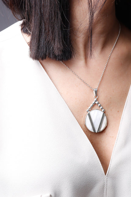 Yelli Jewels | Moonbeam Pendant Necklace