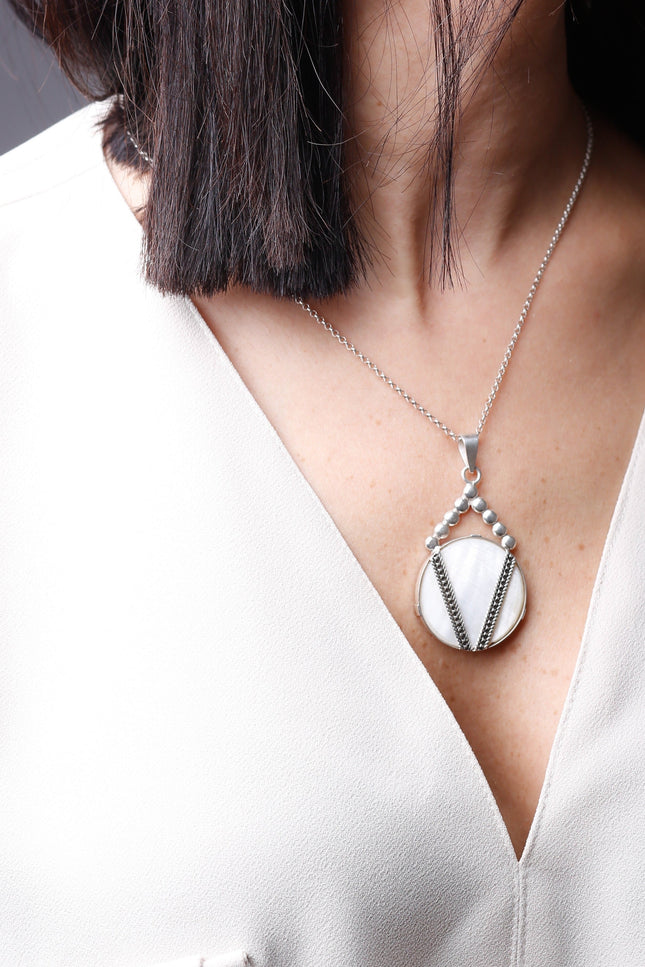 Yelli Jewels | Moonbeam Pendant Necklace
