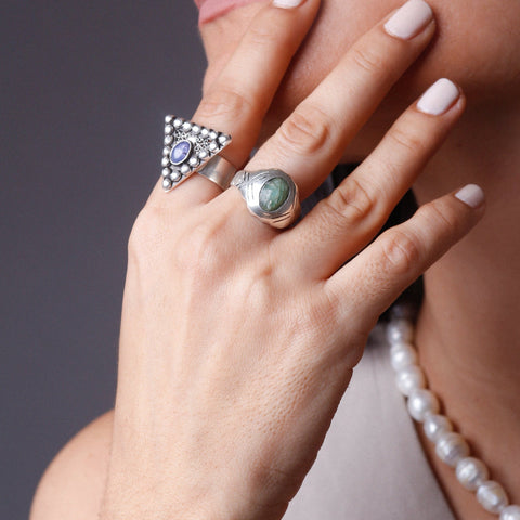 Yelli Jewels | Emerald Reverie Signet Ring