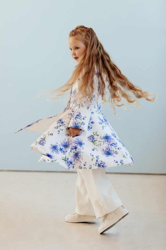 Fitted and flared coat for girls in white with floral print in motion