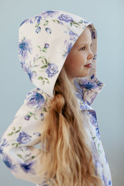 Fitted and flared white coat for girls with hood