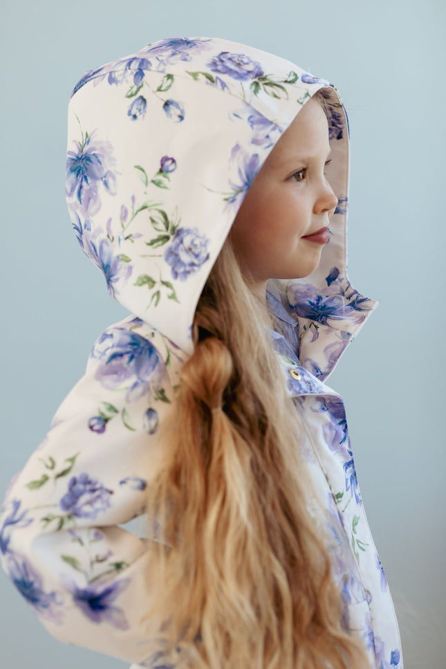 Fitted and flared white coat for girls with hood