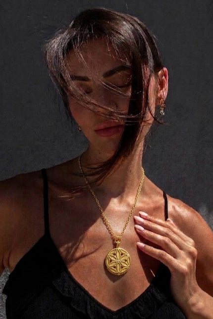 Arvino | Garnet Medallion Pendant Necklace