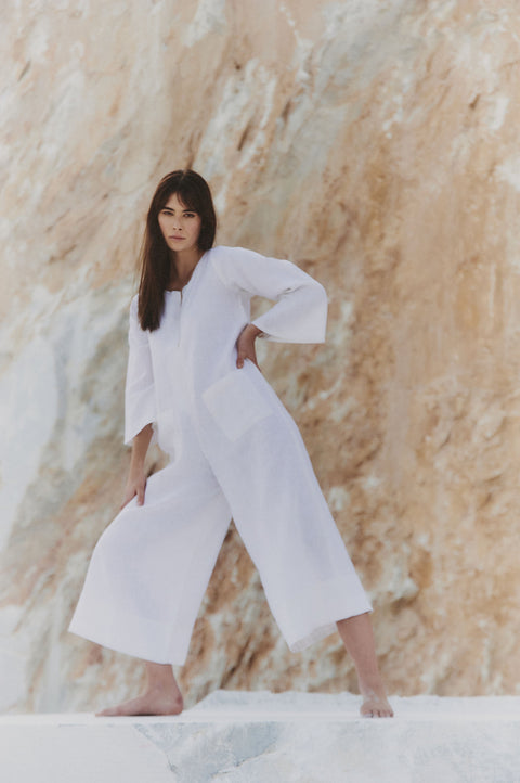 A Perfect Nomad | Minimal Jumpsuit linen