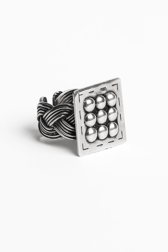 Yelli Jewels | Square studs Ring