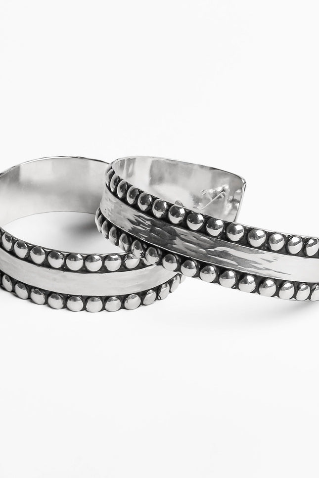 Yelli Jewels | Hammered Studs Bangle Bracelet