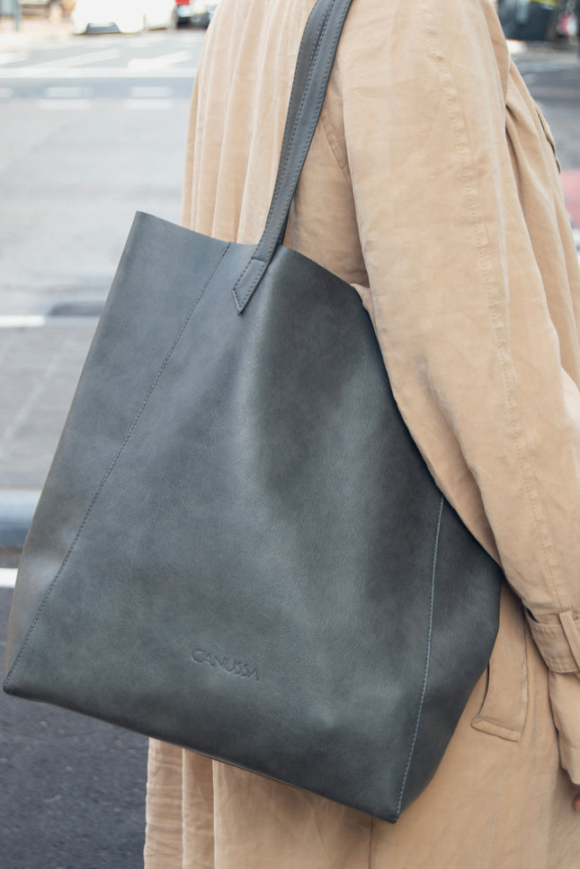 Bolso versátil vegano, color gris