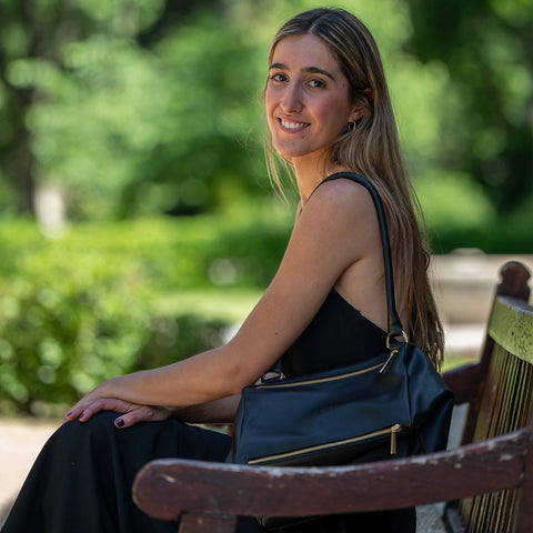 Bess Madrid I Bess - Czarna skórzana torebka typu crossbody