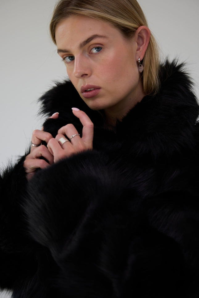 BÚDZIKO | JACQUELINE FAUX FUR BLACK COAT