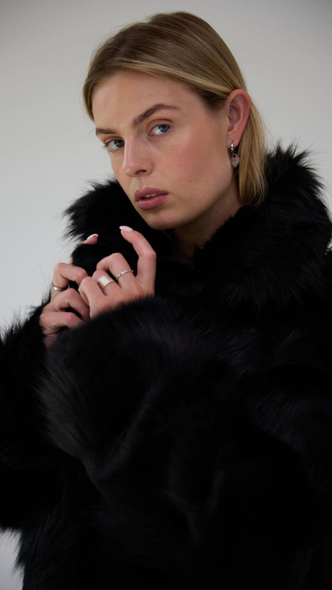 BÚDZIKO | JACQUELINE FAUX FUR BLACK COAT