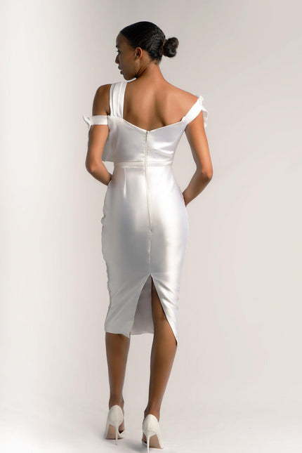 BACKVIEW OF A WOMAN WEARING A WHITE  MIDI DRESS POSING AGAINST LIGHT GREY BACKGROUND - ANITABEL