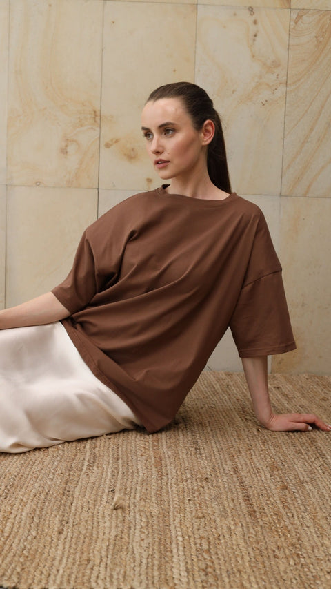 BÚDZIKO | OVERSIZED CHOCOLATE SHOULDER PAD TEE