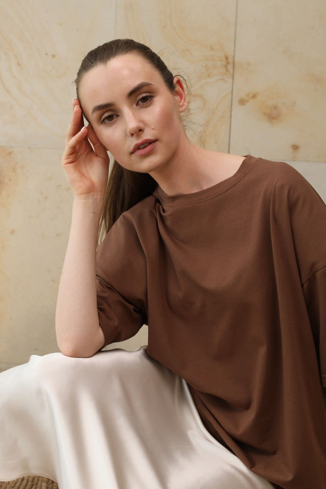 BÚDZIKO | OVERSIZED CHOCOLATE SHOULDER PAD TEE